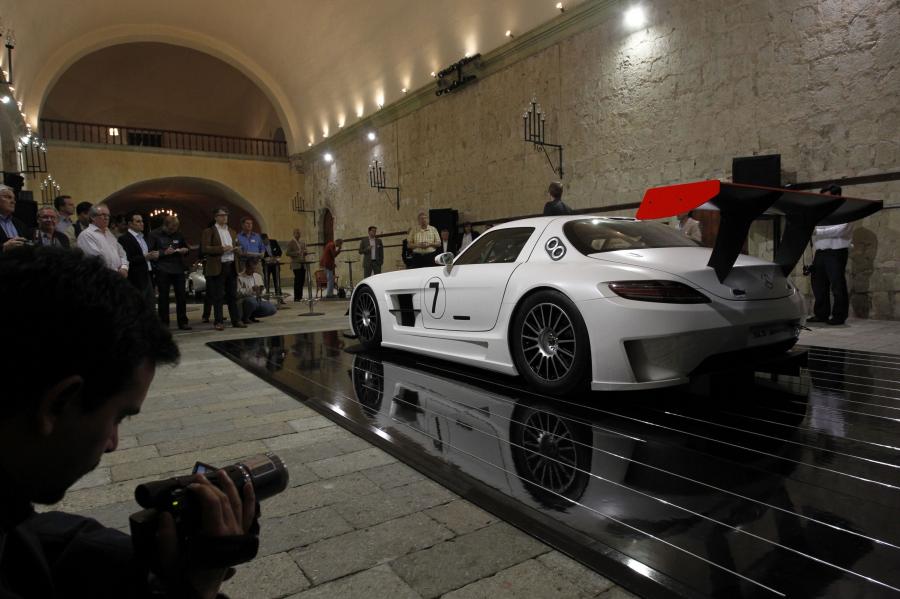  Mercedes-Benz SLS AMG GT3 2011 года  (фото 35 из 38)